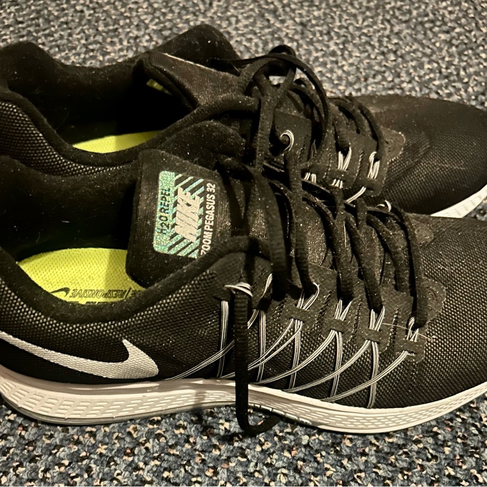 Nike Pegasus 32 Men's Black / White / Grey Running Shoes - NEW - Size 13